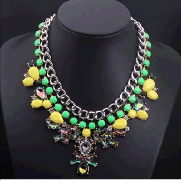 Jewelry - Green Statement necklace